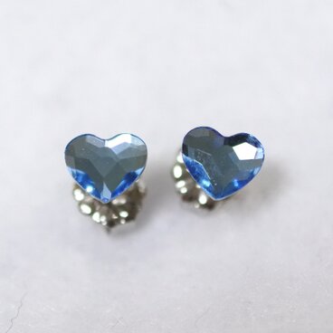 スワロフスキー・リトルハートの一粒ピアス（アクアマリン・チタンポスト）