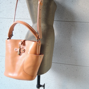 【web限定カラー】500mlボトルが入るバケツ型2wayレザーハンドバッグ ベージュ【OR901S】