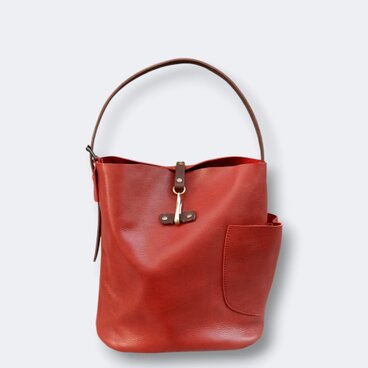 通勤通学におススメ！A4対応バケツ型レザートート レッド【OR901M】