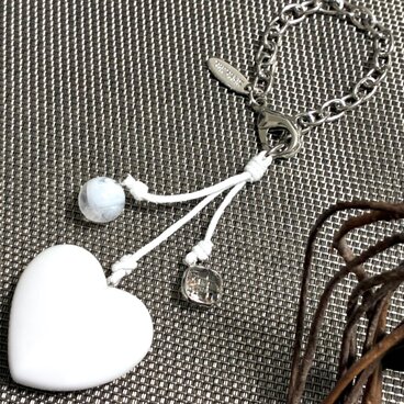 ミニマル ハートガラス チェーンバッグチャーム　ホワイト