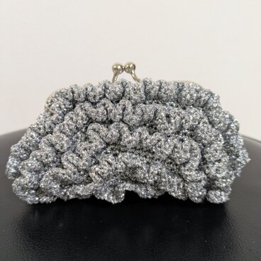 52*ハンドメイド☆がま口☆コインケース☆フリル☆シルバーラメ