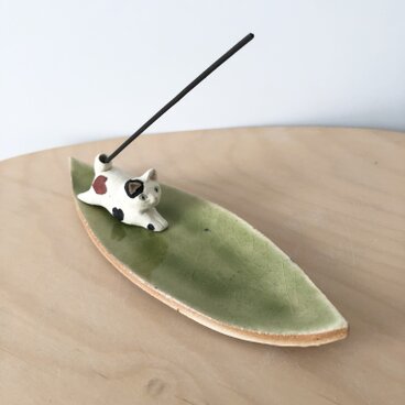 三毛猫のしっぽでお香立て