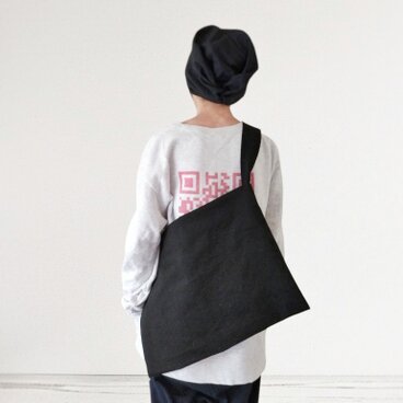 ワンショルダーバッグ　ブラック　送料無料