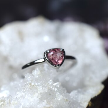 RG10-180 シルバー 非加熱 宝石質 蘇芳香 スピネル リング ミャンマー産 フリーサイズ 指輪 金属アレルギー対応