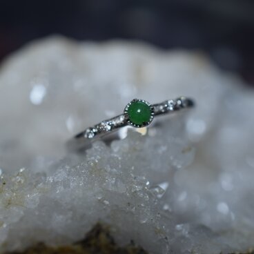 RG10-181 シルバー ミャンマー産 果緑 本翡翠 ヒスイ 指輪 フリーサイズ 金属アレルギー対応