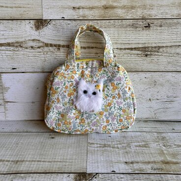 大人かわいい猫ちゃんと小花柄のミニボストンバッグ　小物入れ　バッグインバッグ　撥水加工　手刺繍　ミモザ　ギフト