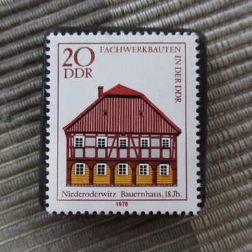 ドイツ　伝統家屋切手ブローチ10822