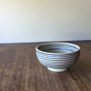 小茶碗　青藍コマ紋