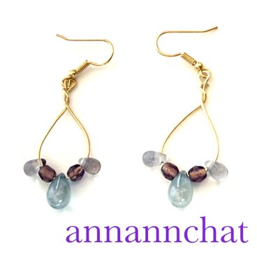 【チェコ製　チェコガラス　くすみカラー　３色　揺れる　雫　ピアス】イヤリング変更可