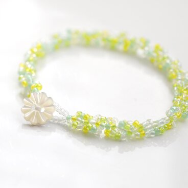 きらめくビーズのブレスレット / 菜の花畑