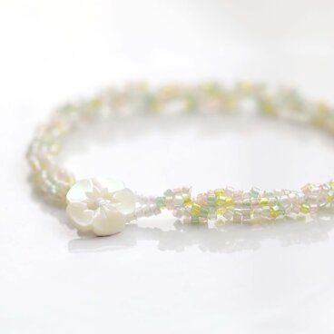 きらめくビーズのブレスレット / Spring Flower Garden