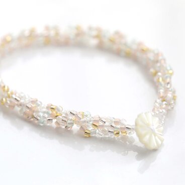 きらめくビーズのブレスレット / 春は曙