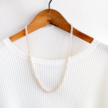 きらめくビーズのネックレス / 桜香