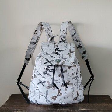 ナップサック　リボン柄