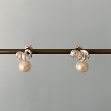 淡水パールと渦のピアス