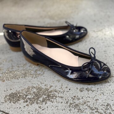 ローヒール 　リボン 　バレエパンプス　エナメルネイビー　デイリーも通勤も◎