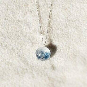 komorebi｜木漏れ日のガラスネックレス(藍染め×パート・ド・ヴェール)