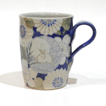 染付うさぎ文様細目マグカップ（伊比井万貴）
