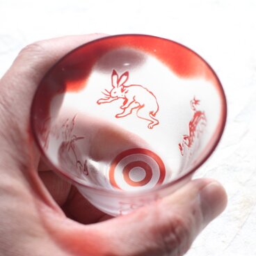 【再販】ガラス製　ぐい呑み「鳥獣戯画」赤