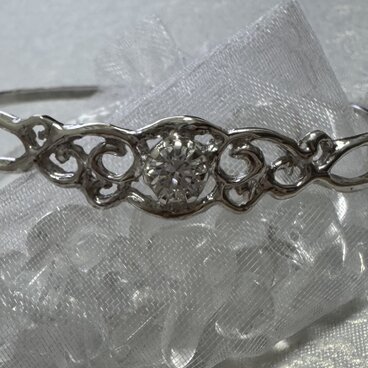 唐草バングル(石付き)