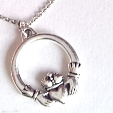 【クラダリング　友情 の　ネックレス】　アメリカ製　アンティックシルバー