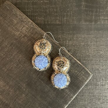 ダリアのピアス　シルバー×水色