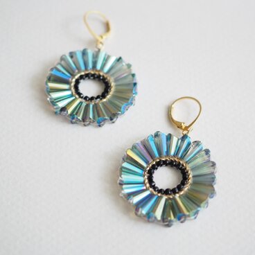 ガラスタワーのリングピアス/イヤリング  （オーロラグリーン）【受注】