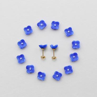 ヴィンテージガラスとパール｜青い花のピアス／ノンホールピアス［A］