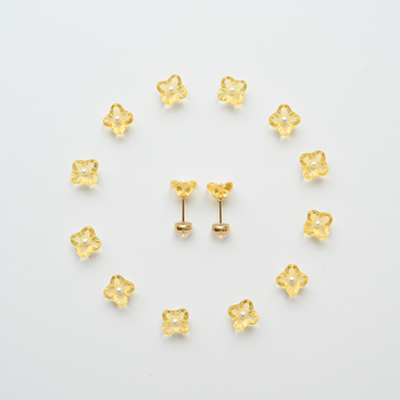 ヴィンテージガラスとパール｜小さな花のピアス／ノンホールピアス［ハニーイエロー］　