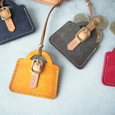 《コインが入る》真鍮バックルのミニバッグチャーム（７色）