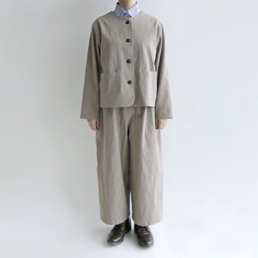 国産綿麻キャンバス＊ゆったりシルエットのツーピース（ノーカラージャケット＆パンツ/モカベージュ）