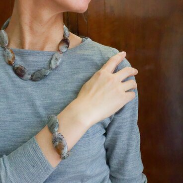 閉じ込められた時間。クォーツのネックレスとブレスレット