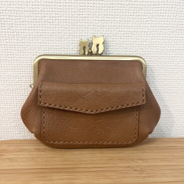 ぱかっと開くとお部屋が3つの親子がまぐち♪外ポッケが付いた親子ねこ口金の四角い本革ミニ財布