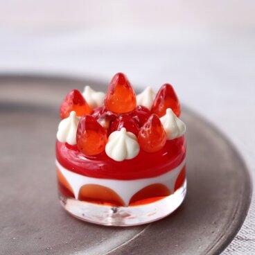 ガラスのミニチュア苺ケーキ★ガラスのミニチュア洋菓子店★