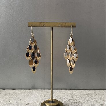 Vintage USA retro gold×black leaf chandelier pierce