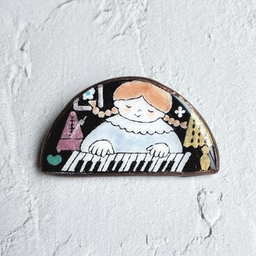 ブローチ piano girl　ステンドグラスブローチ