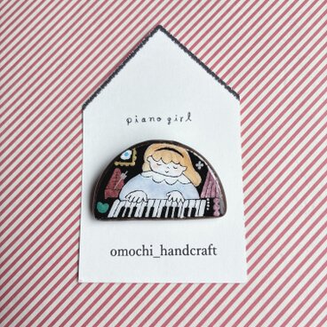 ブローチ piano girl　ステンドグラスブローチ