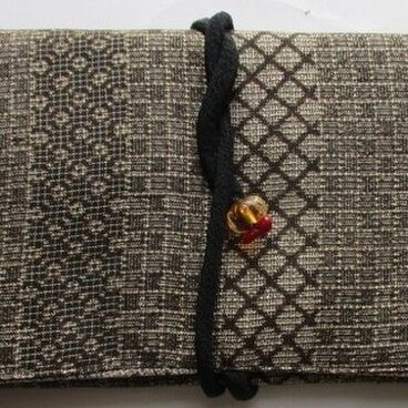 ８６３８　大島紬で作った和風財布・ポーチ