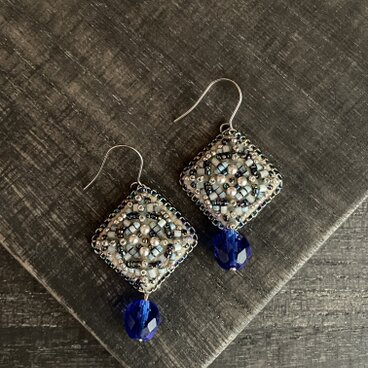 祈りのピアス　ブルー