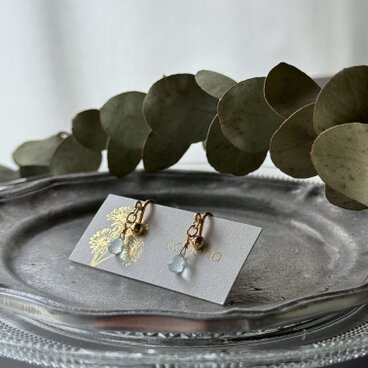 ユニセックス【3月誕生石】瑞々しく輝く。アクアマリンのドロップピアス/イヤリング（金具変更可）