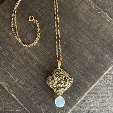 祈りのネックレス　グリーン