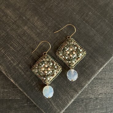 祈りのピアス　グリーン