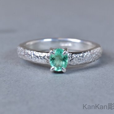 エメラルドのリング