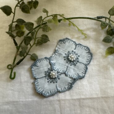 ★ ☆ ＊ ＊★ハンドメイドミナペルホネン⚮̈ Ｗブルーカメリア♡ブローチパール