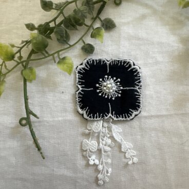 ★ ☆ ＊ ＊★ハンドメイドミナペルホネン⚮̈ 黒カメリア♡ブローチパールレースフリンジ