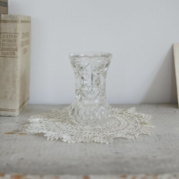 古いちいさなガラスの花瓶