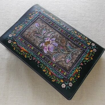 単行本サイズブックカバー  牛革　刻印＆拭き染め