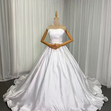 ウエディングドレス ベアトップ 豪華なバックリボン ラッフルフリル 拳式/前撮り プリンセスライン 編み上げ