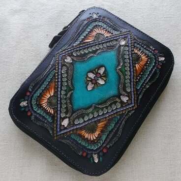 レザーマルチケース（文房具、手帳　母子手帳　お薬手帳など）　ラウンドファスナータイプ　文庫サイズ