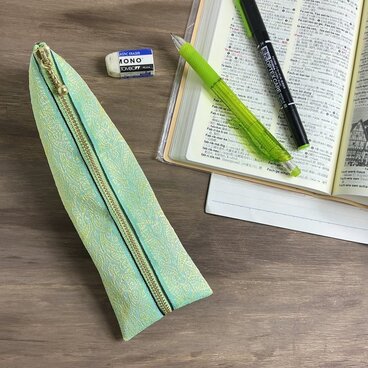 【エスニック】畳縁　テトラ型　ペンケース　エメラルドグリーン　ゴールド　オリエンタル